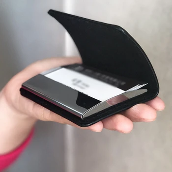Луксозен държач за визитки от изкуствена кожа С Магнитна тока, тънък джоб Титуляр за именни карти, калъф за кредитни карти и лични карти от неръждаема стомана