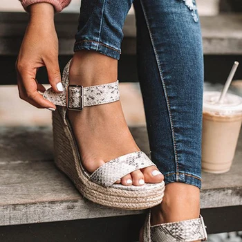 Дамски сандал, модерен ежедневни обувки на плоска подметка с леопардовым принтом и отворени пръсти, нескользящие удобни дамски сандали Sandalias De Mujer